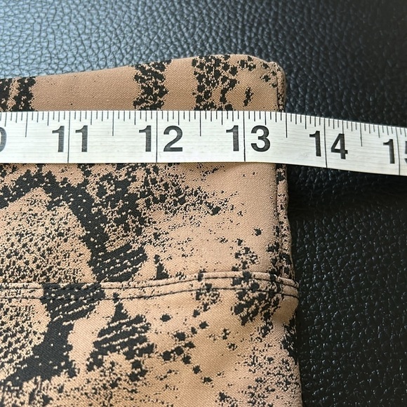 KORAL Drive snake print stretch jacquard leggings High Rise Light Brown Sz M - Picture 12 of 13